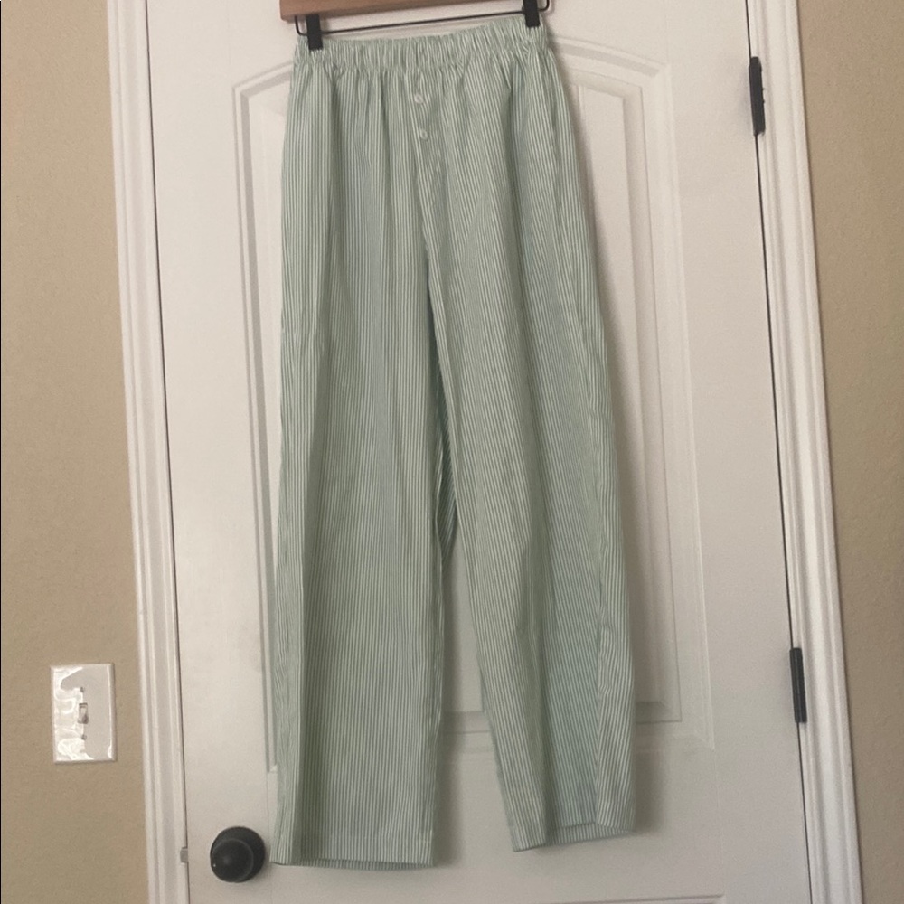 Amazon Green High-Waisted Trousers with Wide-Leg Design